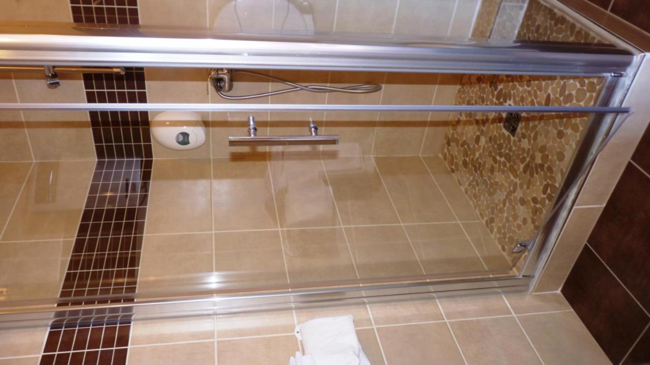 Hotel-Restaurant La P'Tite Auberge Lillebonne Εξωτερικό φωτογραφία