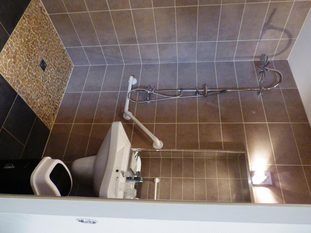 Hotel-Restaurant La P'Tite Auberge Lillebonne Εξωτερικό φωτογραφία