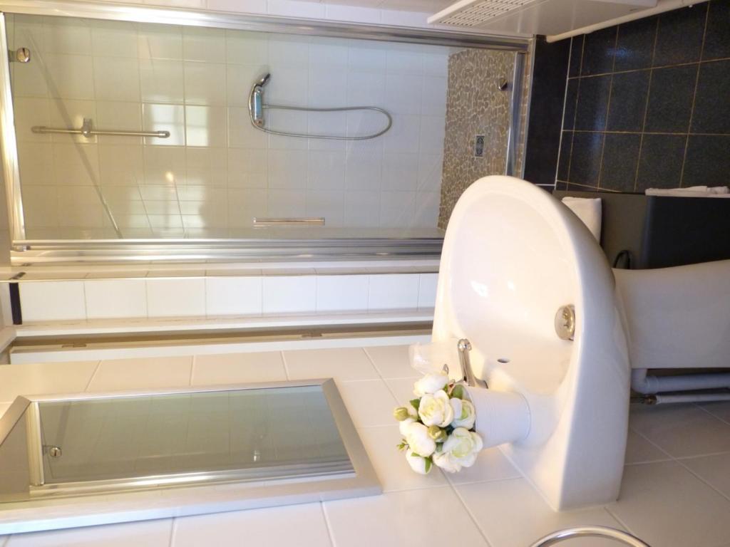 Hotel-Restaurant La P'Tite Auberge Lillebonne Δωμάτιο φωτογραφία