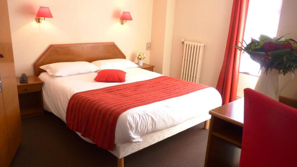 Hotel-Restaurant La P'Tite Auberge Lillebonne Δωμάτιο φωτογραφία
