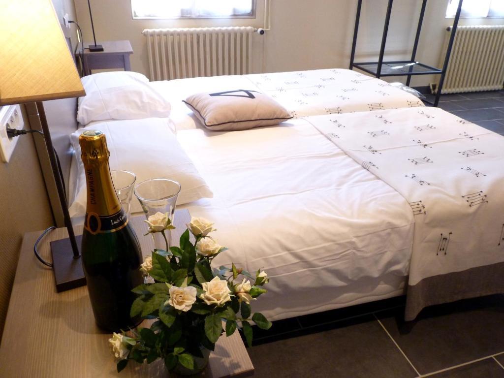 Hotel-Restaurant La P'Tite Auberge Lillebonne Δωμάτιο φωτογραφία