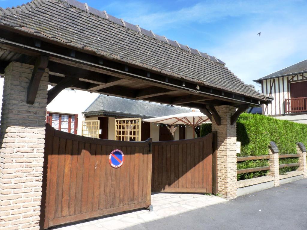 Hotel-Restaurant La P'Tite Auberge Lillebonne Εξωτερικό φωτογραφία