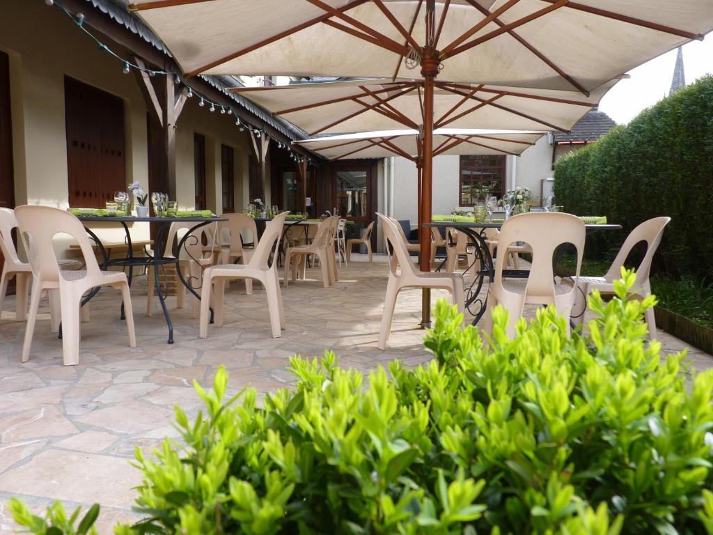 Hotel-Restaurant La P'Tite Auberge Lillebonne Εξωτερικό φωτογραφία